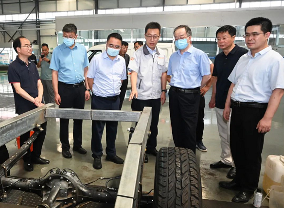省發(fā)改委調(diào)研組在成功汽車調(diào)研